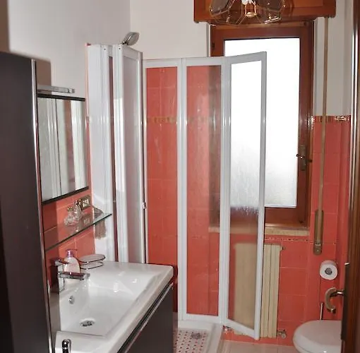 לינה וארוחת בוקר Giangurgolo רנדה