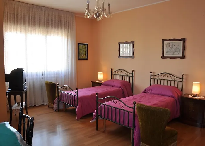 לינה וארוחת בוקר Giangurgolo 3*